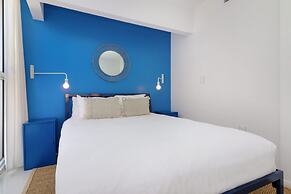 Roami at 250 Collins