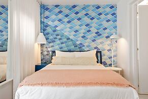 Roami at 250 Collins