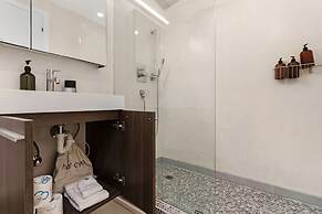 Roami at 250 Collins