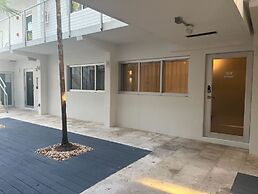 Roami at 250 Collins