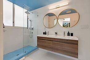 Roami at 250 Collins