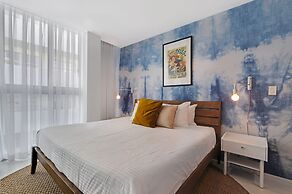 Roami at 250 Collins