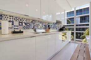 Roami at 250 Collins