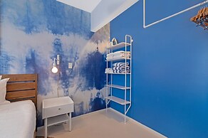 Roami at 250 Collins