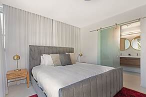 Roami at 250 Collins