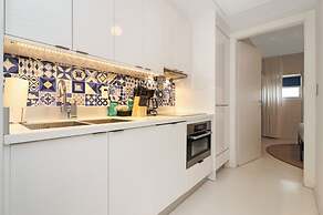 Roami at 250 Collins