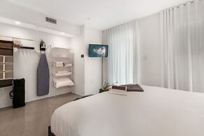 Roami at 250 Collins