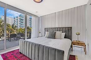 Roami at 250 Collins