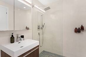 Roami at 250 Collins