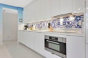 Roami at 250 Collins