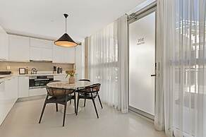 Roami at 250 Collins