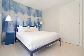 Roami at 250 Collins