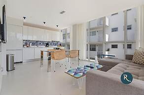 Roami at 250 Collins