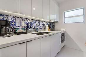 Roami at 250 Collins