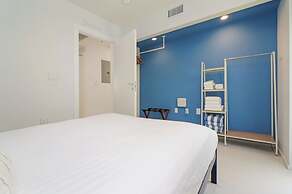 Roami at 250 Collins