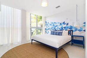 Roami at 250 Collins