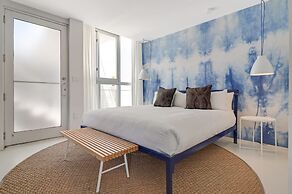 Roami at 250 Collins