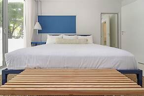 Roami at 250 Collins