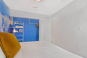 Roami at 250 Collins