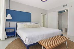 Roami at 250 Collins