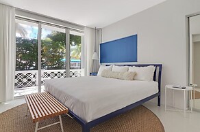 Roami at 250 Collins