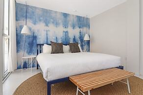 Roami at 250 Collins