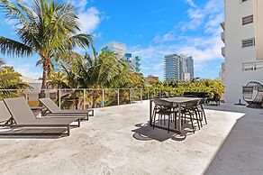 Roami at 250 Collins