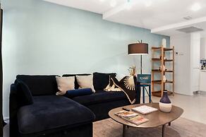 Roami at 250 Collins