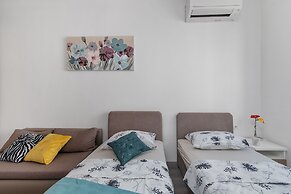 Little Flower in City Center