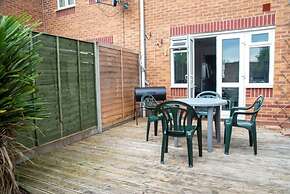 Contractorscleancharming 2-bed House in Coventry