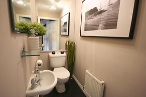 Contractorscleancharming 2-bed House in Coventry