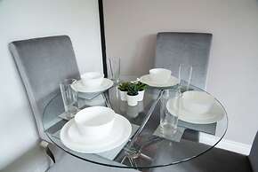Contractorscleancharming 2-bed House in Coventry