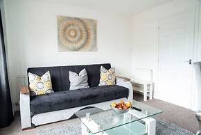 Contractorscleancharming 2-bed House in Coventry