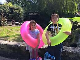 Upper Lake Chalet , Dog and Pet Friendly