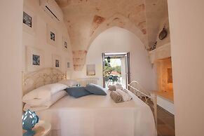 TD Villa Ricchiari Traditional Villa with Designer Pool