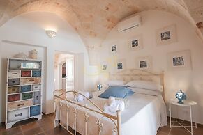 TD Villa Ricchiari Traditional Villa with Designer Pool