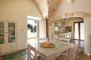 TD Villa Ricchiari Traditional Villa with Designer Pool