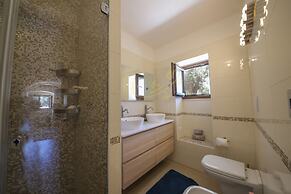 TD Villa Ricchiari Traditional Villa with Designer Pool