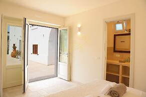 TD Villa Ricchiari Traditional Villa with Designer Pool