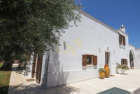 TD Villa Ricchiari Traditional Villa with Designer Pool