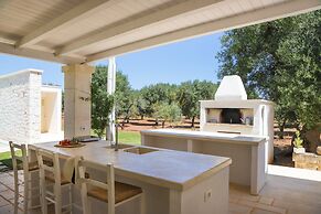 TD Villa Ricchiari Traditional Villa with Designer Pool