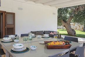 TD Villa Ricchiari Traditional Villa with Designer Pool