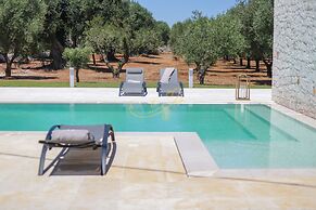 TD Villa Ricchiari Traditional Villa with Designer Pool