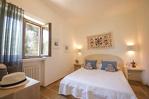 TD Villa Ricchiari Traditional Villa with Designer Pool