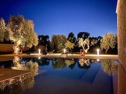 TD Villa Ricchiari Traditional Villa with Designer Pool