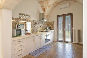 TD Villa Ricchiari Traditional Villa with Designer Pool