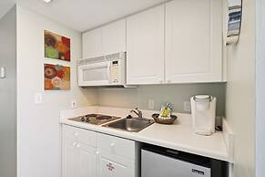 Seacrest 715A is an efficiency on the Gulf side of Okaloosa Island by 