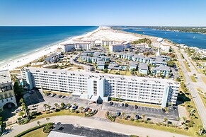 Seacrest 715A is an efficiency on the Gulf side of Okaloosa Island by 