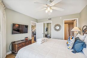Seacrest 715AB is a 3 BR on the Gulf side of Okaloosa Island by RedAwn