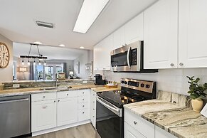 Seacrest 407 is a 2 BR Gulf front on Okaloosa Island by RedAwning